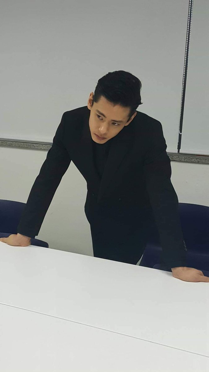 tunnel_write's tweet photo. 유태오 본인 피셜
키 : 180cm
윙스팬 : 192cm
발 사이즈 : 285 mm
머리숱 많은 이유 : 유전

윙스팬: 양팔을 쫙 펴고 한쪽 손에서 반대쪽 손까지의 길이. 암 스팬(Arm span)이라고도 한다. 윙스팬의 길이는 대부분의 스포츠에서 중요하게 여겨지며, 길수록 유리하다. https://t.co/NpLMeH8Q1Y