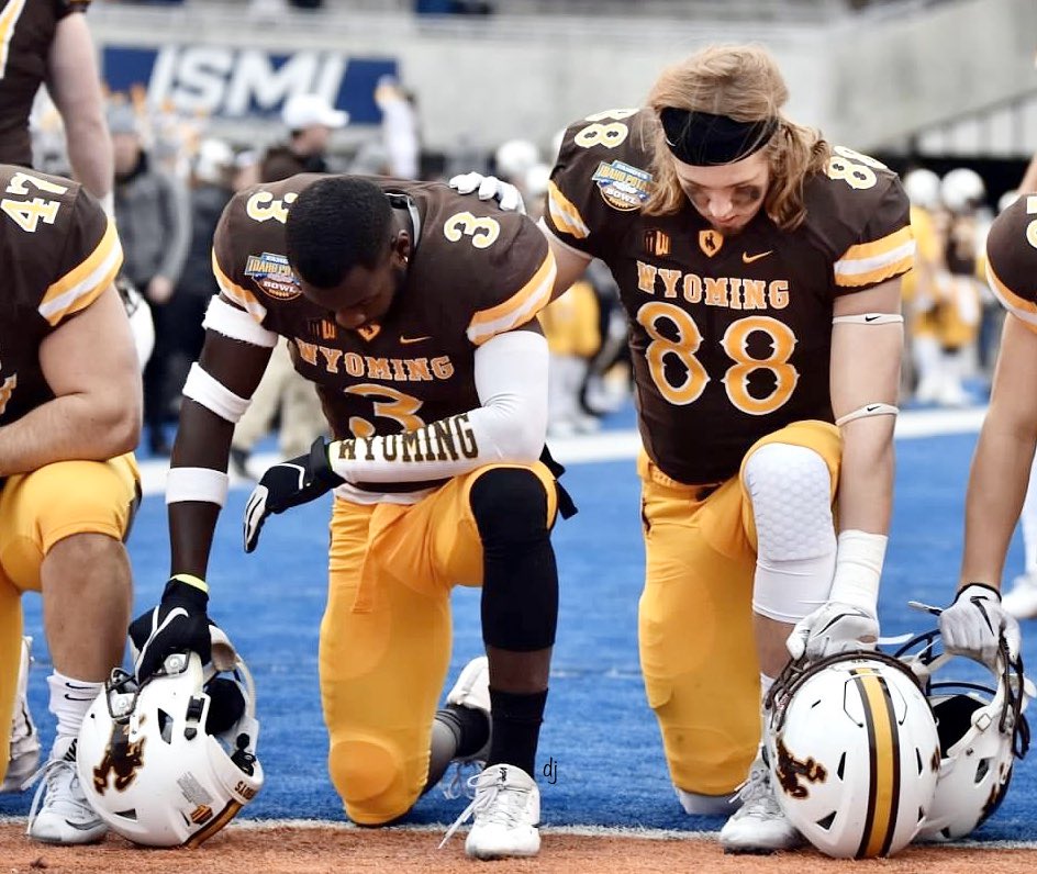 DeeJaizPhotos's tweet image. Keeping the faith on day-32 of self isolation like...
•
(2017 Potato Bowl-22 Dec 2017)
•
@gccralls18 @Alijah72187577 
•
#gowyo #kfbc #ncaafootball #wyomingfootball #gopokes #potatobowl #selfisolation #stayhome #separate #spicyflu #deejaizphotography #nikon #tamron #7220sports