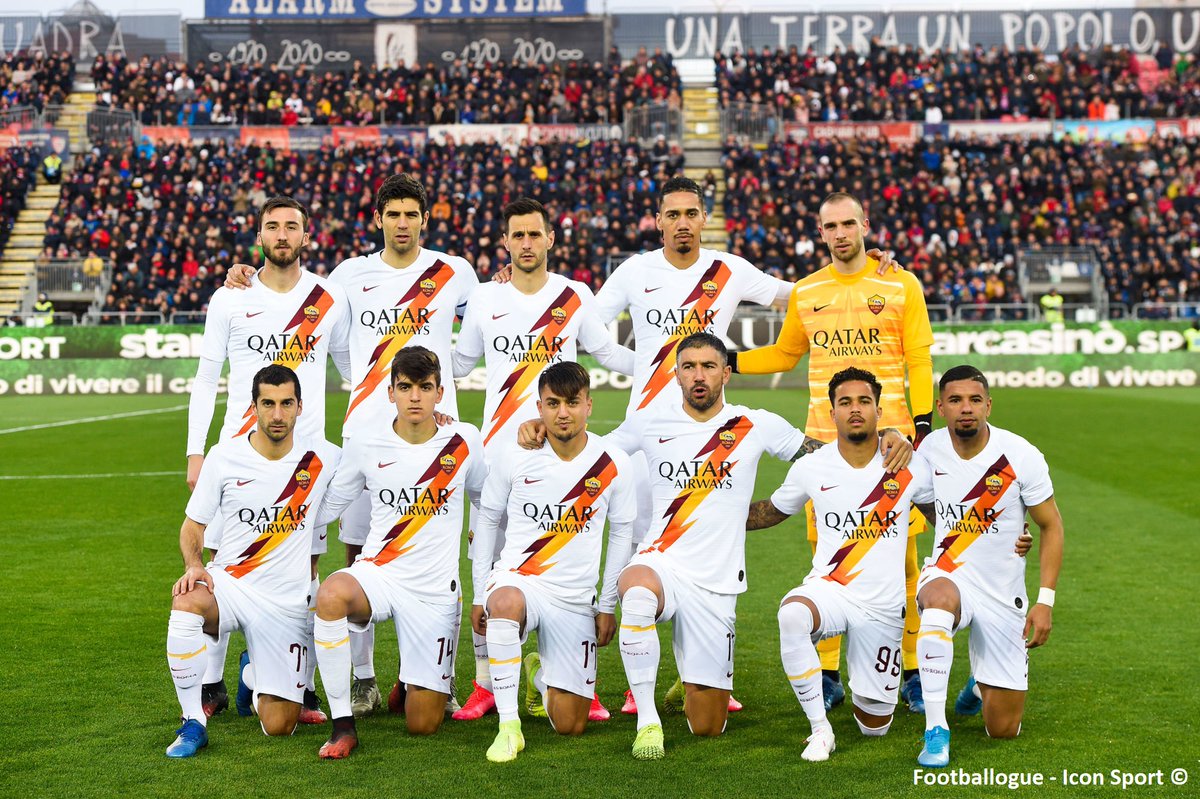 Footballogue's tweet photo. [#SerieA🇮🇹] 🔴 L'entraîneur et les joueurs de l'AS Roma ont décidé de renoncer à 4 mois de salaire pour aider le club (environ 50M€). Ces derniers vont également  payer la part de salaire des employés du club qui leur a été enlevée à cause du chômage partiel. 

👏👏👏 https://t.co/sZOmtMyXxH
