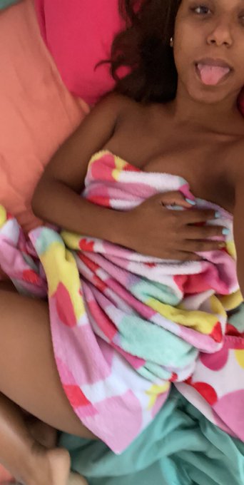 Bonjour tout le monde ! 🌻 https://t.co/a24RMzKNCY