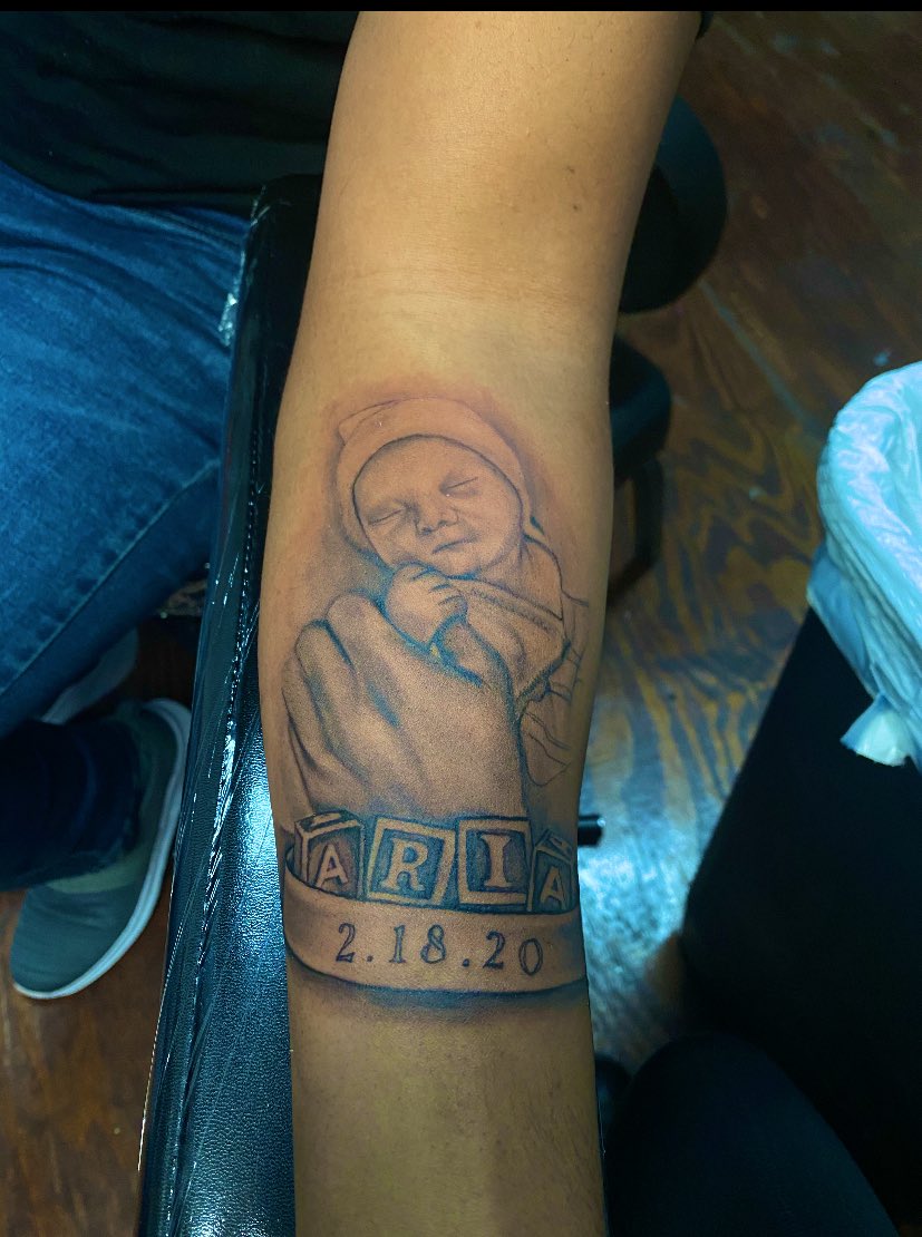 heymannarryn's tweet photo. my boyfriend got our daughter tattooed on him yesterday. & omg iβm OBSESSED.π itβs absolutely beautiful and just makes me fall in love 100x more then i am alreadyππ₯°
#AriaSimone #daughter #mylittlebean https://t.co/HqIsA1QMav