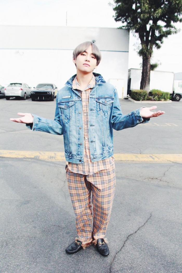 𝚞𝚔𝚒 A Twitteren 毎日服を使い捨てできるぐらいのビリオネアなのに Burberryパジャマセットアップをめちゃヘビロテする キムテヒョンほんと愛す 無駄遣いをしないいい旦那になりそうで嬉しい