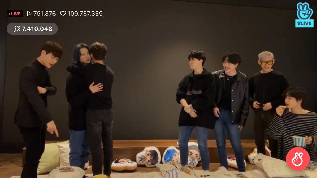 igot7withgot_7's tweet photo. Jjp siempre demostrándose que se quieren 💚🙌🏻 !!  Siempre ha gustado ver cómo se apoyan son una linda amistad 😭🥺 @GOT7Official #GOT7_NOTBYTHEMOON #GOT7 #IGOT7 #GOT7_DYE https://t.co/r5Uxq9oUPg