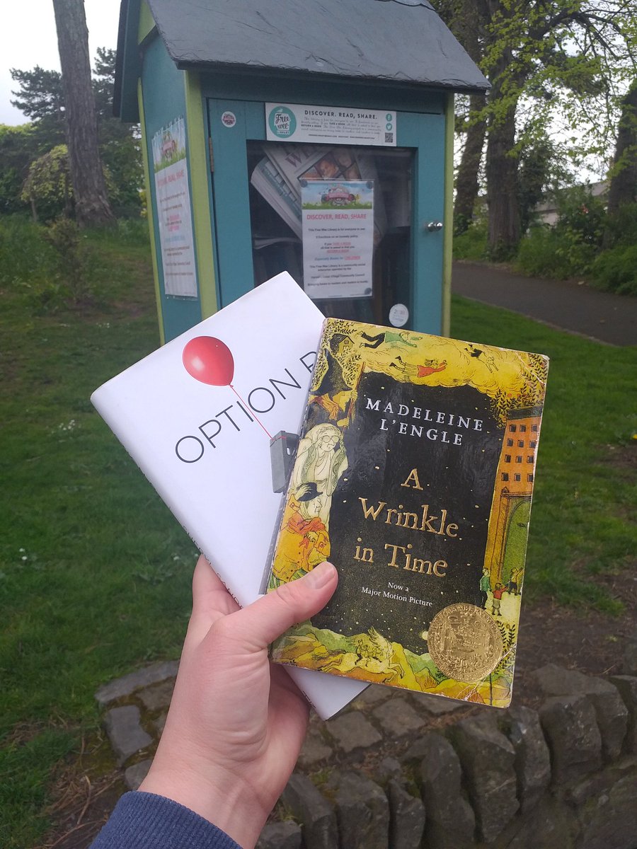 Regina_Kenney's tweet image. At my local bookshop. Exchanging these two for the Mary Higgins Clark book I took yesterday.
(Washed hands and books before & after)
#CoronavirusIreland #Bookdown