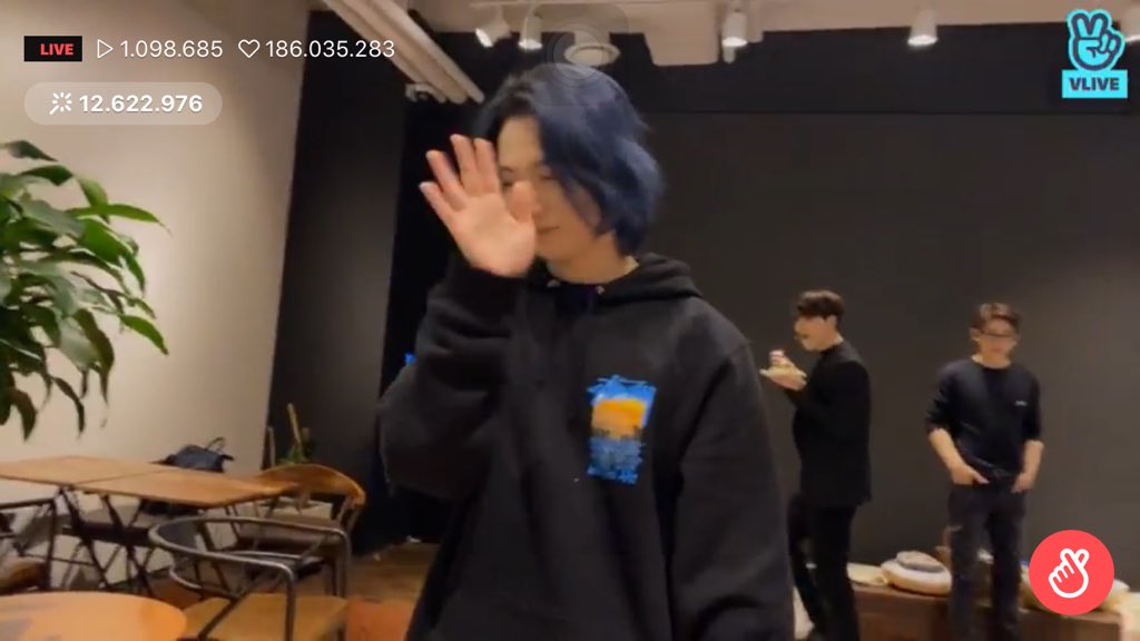 igot7withgot_7's tweet photo. Y así termino nuestra reunión 🥺💚 the cute leader nos dijo bye 💚 jacky siempre llevándose el plato de comida 😂 Jinyoung siendo tremendo con esa cara q pones nos cierra la puerta 😳y BamBam siendo el por eso lo amo 🥰🐥😬 @GOT7Official #GOT7_NOTBYTHEMOON #GOT7 #GOT7_DYE #IGOT7 https://t.co/rdaTqAVv9E