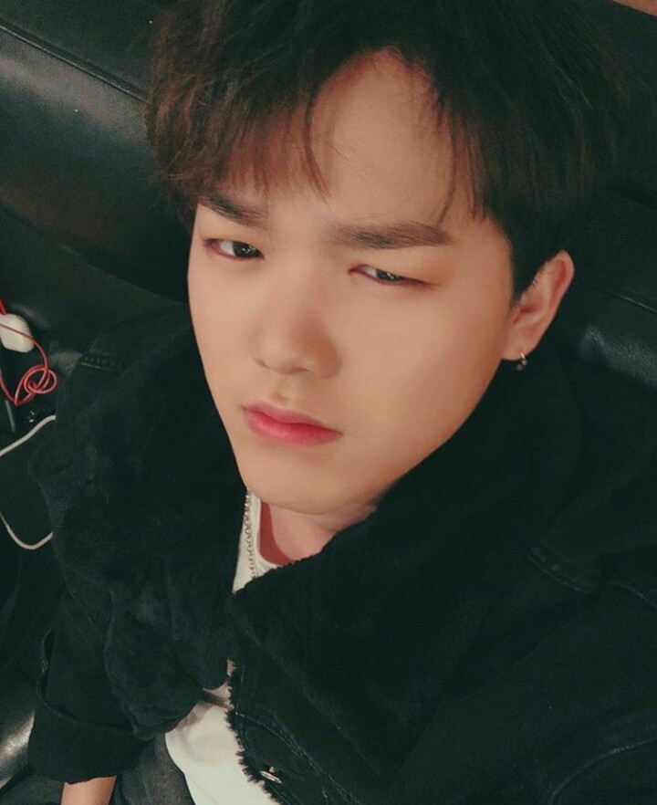 BoysInGroove_Fr's tweet photo. [INSTA] 200419
[#Benji]
Il reste une semaine avant le concert ! Je peux y arriver, n'est-ce pas ? 🤓
Plus que 7 jours... Je deviens nerveux, mais excité 😤
#25eAnniversaireDeRollingHall #Concert #PremierConcert #Boom #Boom #Boom #Boom #PrenezSoinDeVous #LesAmis https://t.co/1y7lh7rQiq