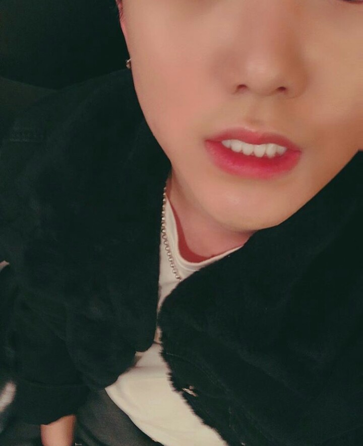 BoysInGroove_Fr's tweet photo. [INSTA] 200419
[#Benji]
Il reste une semaine avant le concert ! Je peux y arriver, n'est-ce pas ? 🤓
Plus que 7 jours... Je deviens nerveux, mais excité 😤
#25eAnniversaireDeRollingHall #Concert #PremierConcert #Boom #Boom #Boom #Boom #PrenezSoinDeVous #LesAmis https://t.co/1y7lh7rQiq