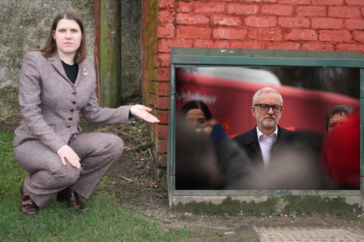 Jo Swinson Pointing at Things tweet media