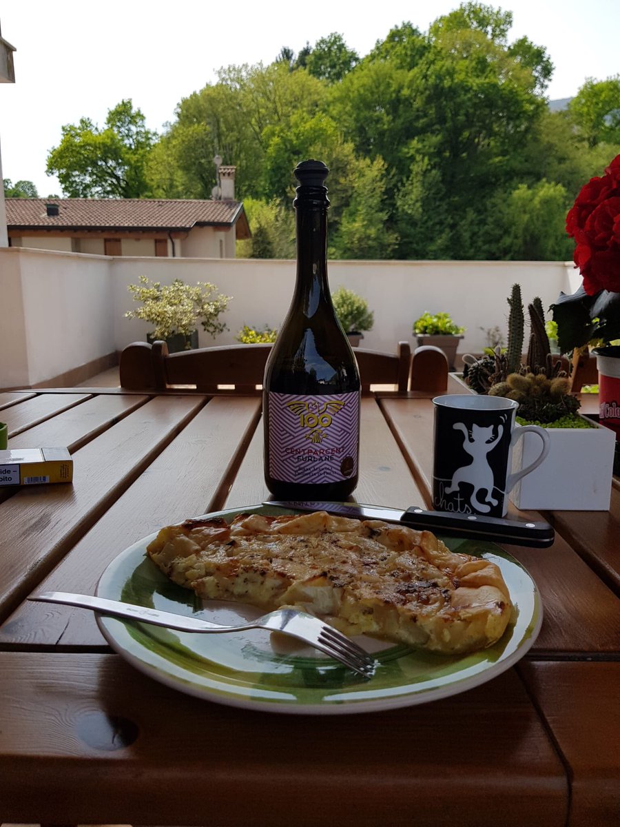 GibelliTiziana's tweet photo. Brunch #madeinfvg con birra polcenighese del #luppoloverde e brise’ con formaggi del #caseificioLeCelant sempre di #Polcenigo, 🍐 di #Budoia e 🧅 rossa di #Cavasso. Perché io #mangioprodottiFVG e adesso non so come caspita giustificare il☕️ ... 😄 @regioneFVGit https://t.co/yymLlewMoy