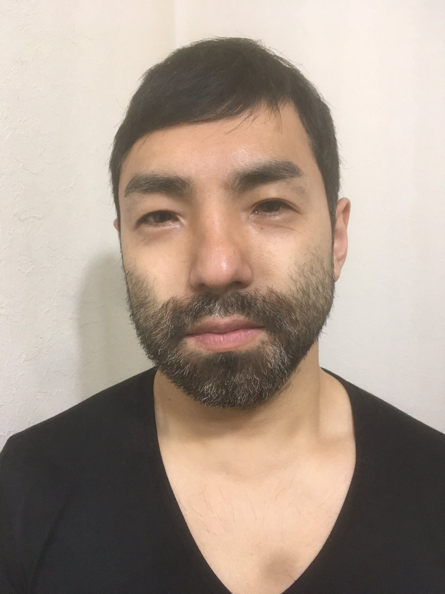 Uzivatel いぬ太田 Na Twitteru 最近ご飯を食べる時に口に入ってくるようになってきました さすがに口の中まで来るやつは切ってもいいよね １６日目 人前に立つまでヒゲをのばす ひげチャレンジ T Co 7fmnjk6ssu Twitter