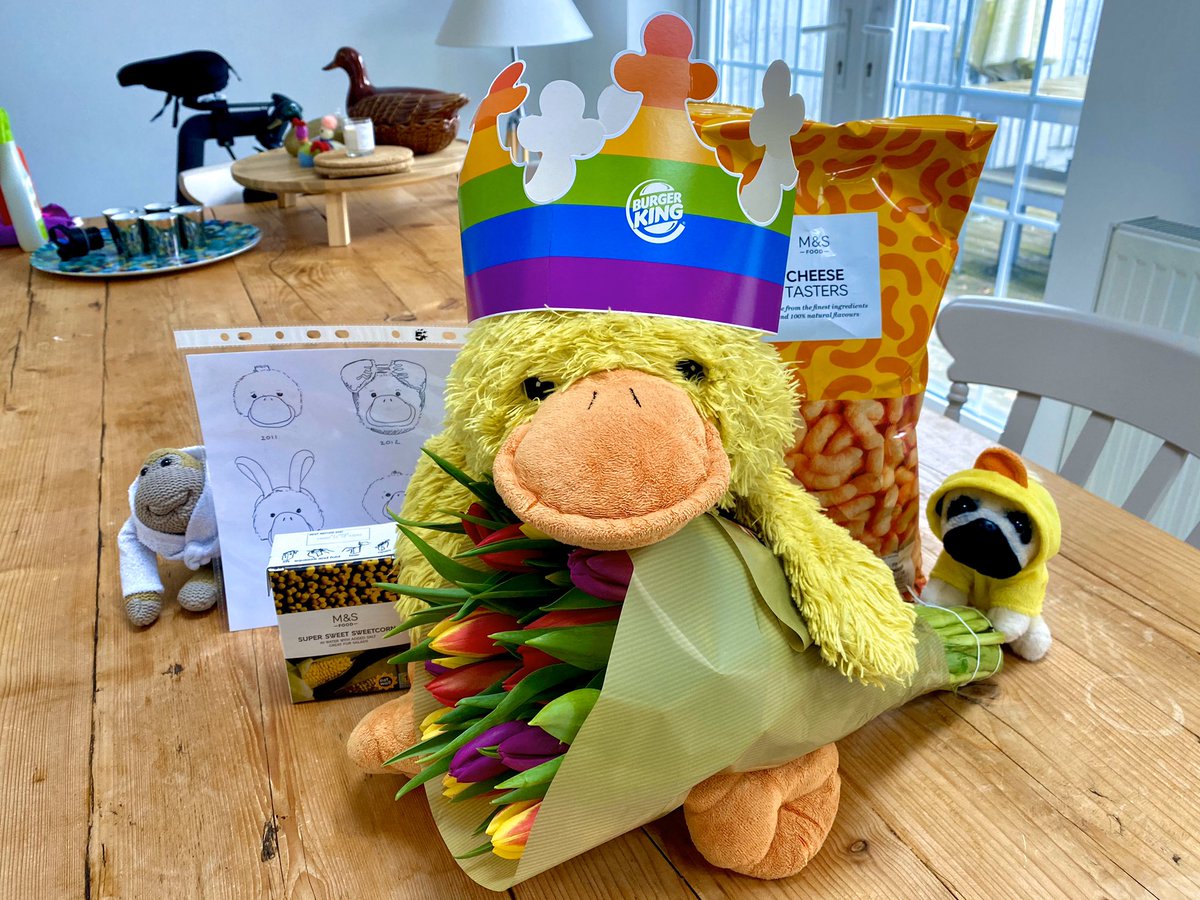 Howard_Flufflet's tweet photo. Herro everyone! Hope everyone is doing ok in these funny times. I celebrated my 9th birthday with my pals Maurice and my DougDoug#thepug and got lots of pressies like my fave corn and also cheese tasters. Please everyone stay safe and #StayatHome #OneWorldTogether #fluffletbday https://t.co/gl2v0d620V