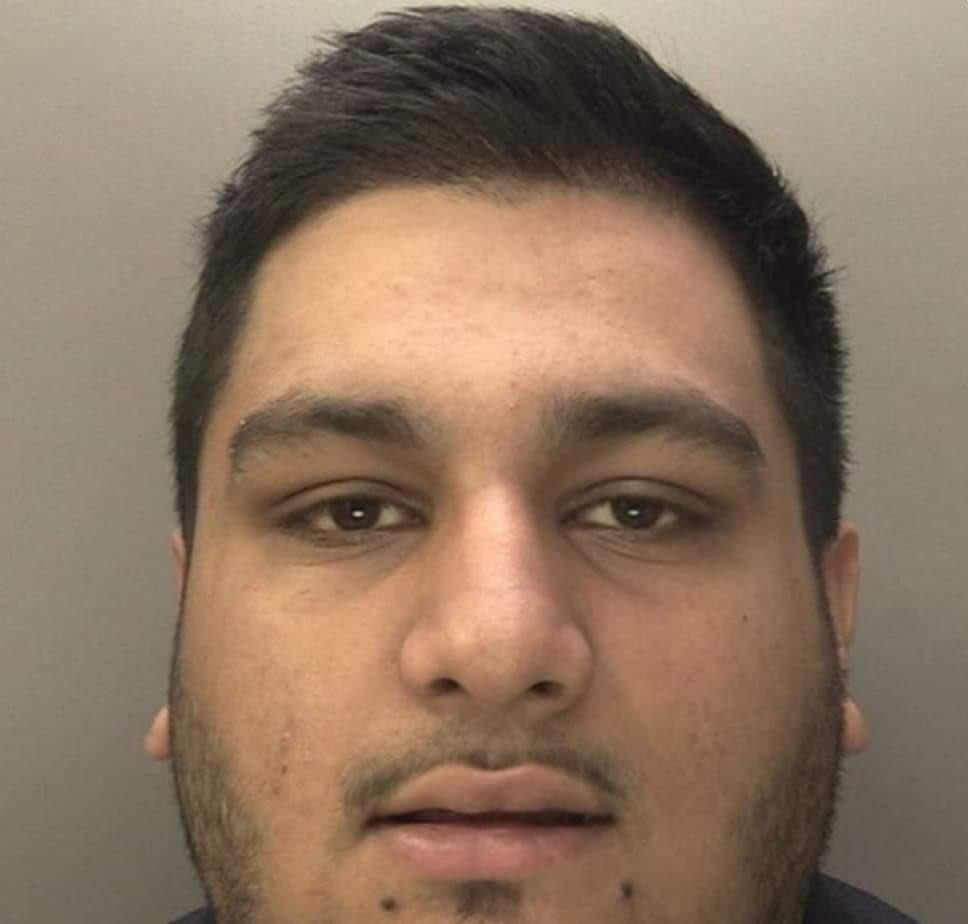 **UPDATE, PHOTO FOUND OF PERSON. PLEASE HELP** <a href="/AndrewGoldson1/">@AndrewGoldson Goldiefather</a> <a href="/UKBountyhunter/">Jo</a> <a href="/warmyourhome/">Jay</a>