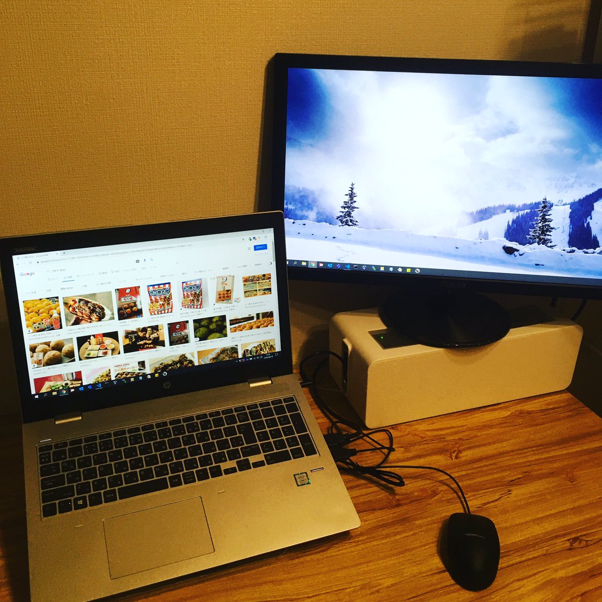 在宅勤務中心になり、ノートPCのみでの作業がしんどくなってきたのでサブモニターを購入。ものすごい早さでコーディングするので応答速度の速いゲーミングモニターにしました。一瞬のタイムラグが命取りになるので。