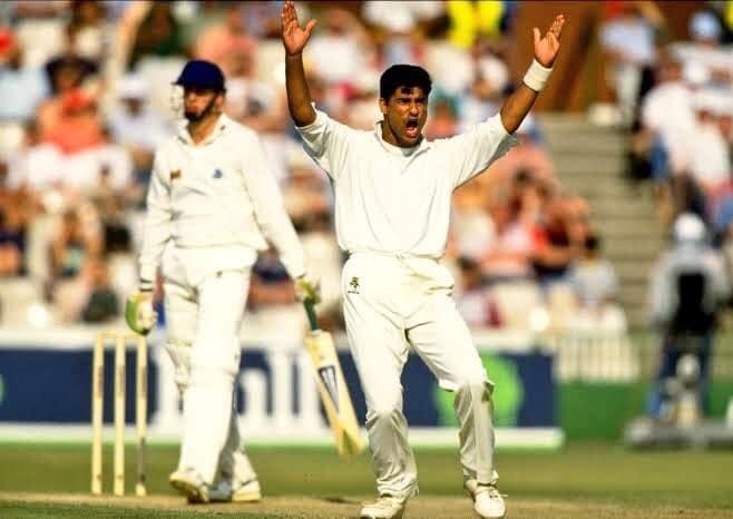 Waqar Younis ' ' was best right arm fast bowler of Pakistan, He has played 349 international matches for Pakistan 🇵🇰

Wkts-789
Average-23
5Wkts-35
10Wkts-5
@waqyounis99 
He got (23) man of the match awards with-9 player of the series awards for Pakistan #cricket