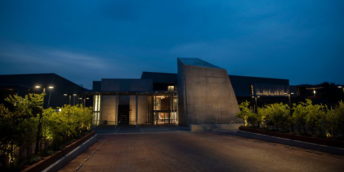 JavettUP (@javettup) on Twitter photo #LockdownSA may have most of us indoors until the end of April, but that doesnāt mean you have to wait to visit us. Take an incredible virtual tour through Javett-UP via this link: fal.cn/37DIp
#MyAfricaOurArt
š„: <a href="/esferica3six0/">esfĆ©rica 360</a>Ā fal.cn/37DIo #LockdownSA may have most of us indoors until the end of April, but that doesnāt mean you have to wait to visit us. Take an incredible virtual tour through Javett-UP via this link: fal.cn/37DIp
#MyAfricaOurArt
š„: <a href="/esferica3six0/">esfĆ©rica 360</a>Ā fal.cn/37DIo