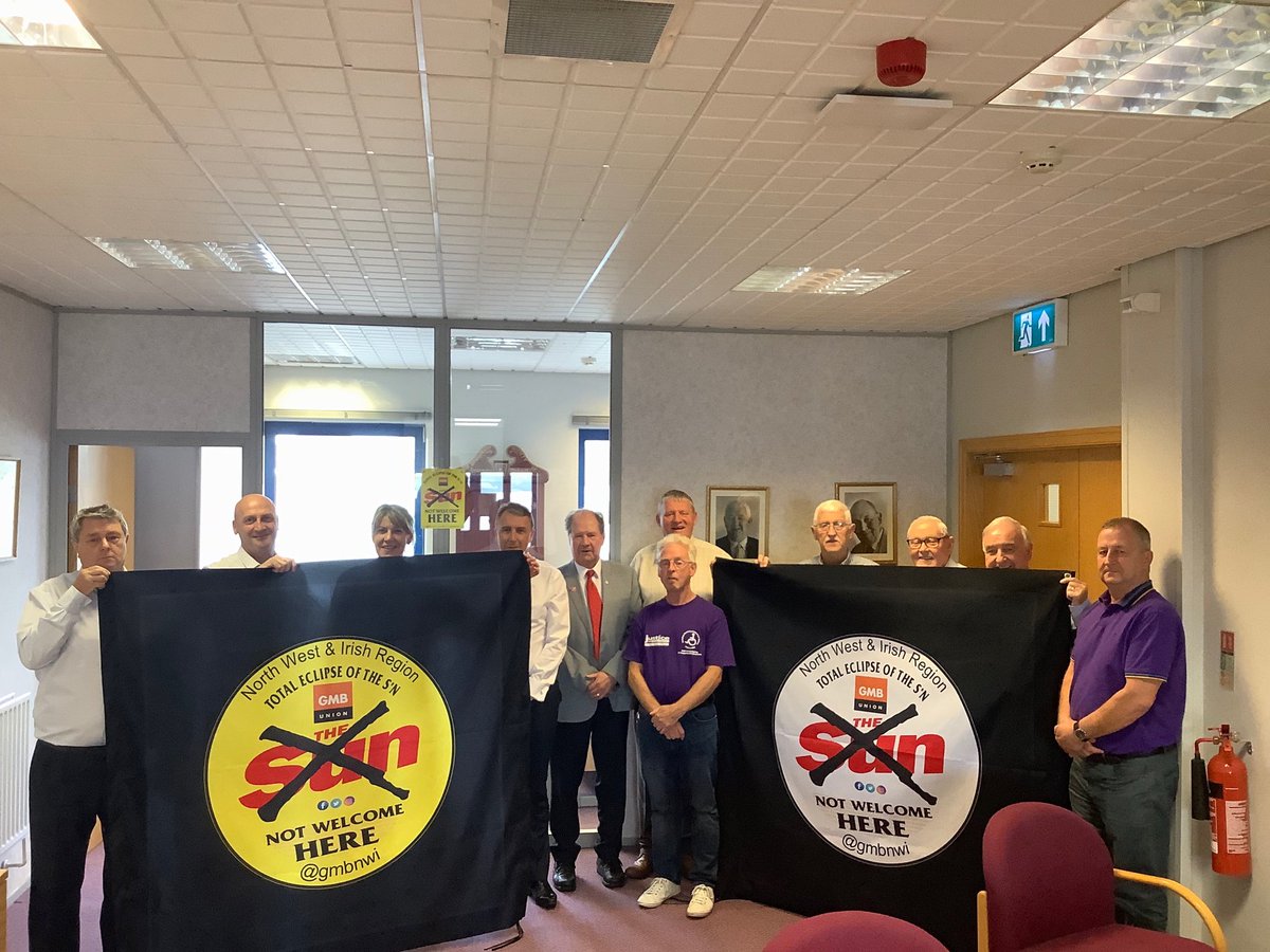 richolfc's tweet photo. The GMB says NO to the scum
Lets share our banners,#DontBuyTheSun
@TheFarm_Peter @LFC @LOU15E_96 @SFoodbanks @KaiiserLFC6 @gmbnwi @RichieG_LFC @StevenHyden5 @CWUnews @Jasonbranagan11 @HillsboroughSu1 @totaleclipse96 @spiritofshankly @NEShunsTheSun @hatscarforabadg @HouseofScouse https://t.co/gQf6VdDFrY