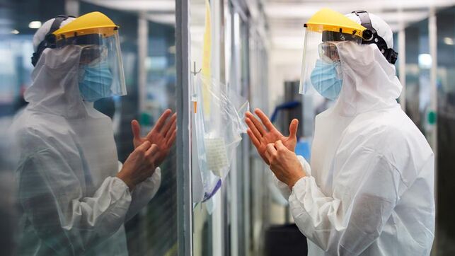 eldiarioes's tweet photo. ‼️ ÚLTIMA HORA | La cifra de personas fallecidas con coronavirus en las últimas 24 horas cae a 410, el registro más bajo del último mes https://t.co/zHqPuz1FxG https://t.co/6SCO0V8P7p