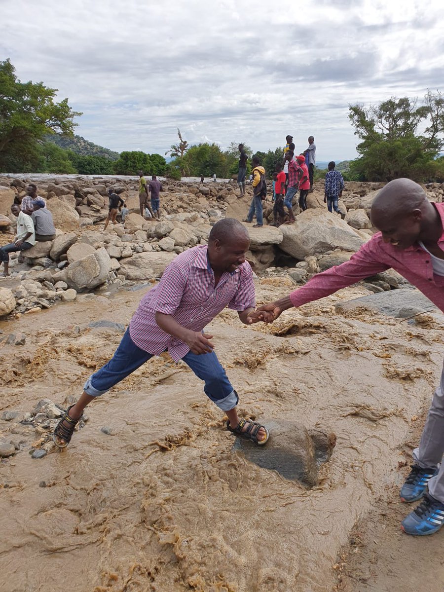 MeruFmOfficial's tweet photo. PHOTOS: Floods and landslides in Elgeyo Marakwet &amp; West Pokot counties following heavy rainfall. https://t.co/s6jgMI3g3s