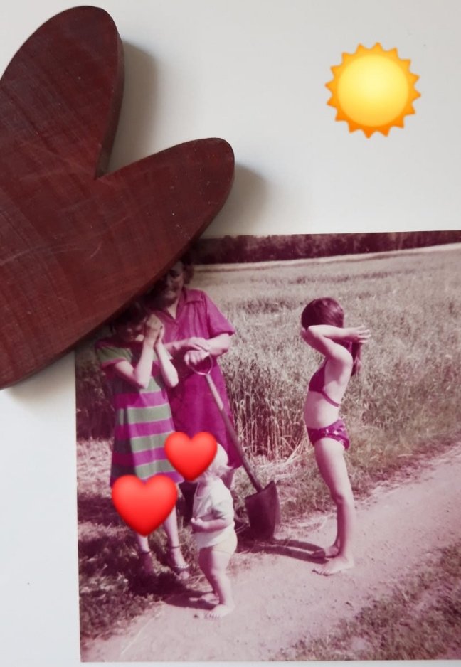 eijuutta's tweet photo. Kesää ja bikinikelejä odotellessa. Tässä kuvassa mumman kanssa pellon laidalla kanan tai päästäisen hautajaisissa Kurikassa #kesä #bikinit #hautajaiset #lapsuus https://t.co/W2P3OTzpbr