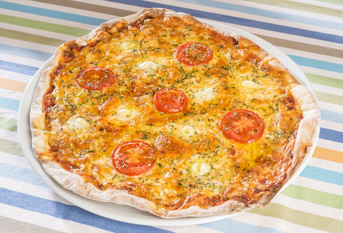 Ningú es pot resistir a una pizza 🍕com les que preparem a La Pizzeria del Salatà, amb la massa fresca i ingredients de proximitat, feta al moment. 🧀🍅

#pizza #pizzalovers #campingsalata #aRoses #empordà #visitRoses  #campingsinGirona #campingsenfamilia #campinglovers