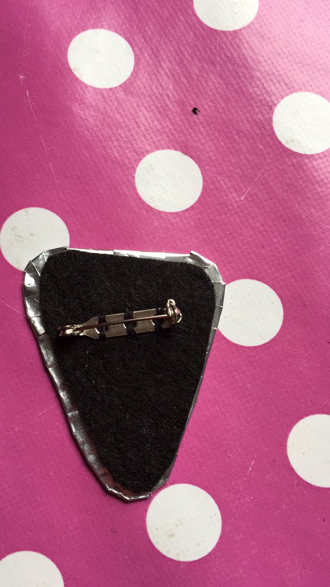 guttedherring's tweet photo. @TheHiveJQ Thanks for the DIY challenge. Iβve upcycled a cardboard box and foil takeaway tray into a brooch. Had a lot of fun! #KeepWellKeepCrafting https://t.co/9WATrQfwJk