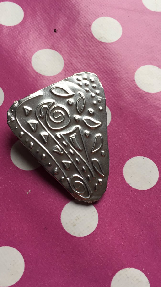 guttedherring's tweet photo. @TheHiveJQ Thanks for the DIY challenge. Iβve upcycled a cardboard box and foil takeaway tray into a brooch. Had a lot of fun! #KeepWellKeepCrafting https://t.co/9WATrQfwJk