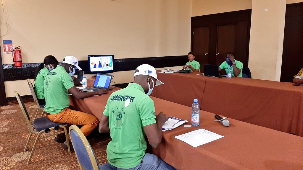 wanepmali's tweet photo. #Jour2| #Legislatives2020 2nd tour
La section de collecte de données maintient un contact permanent avec les observateurs déployés par @wanepmali tout au long du processus électoral.
Projet #EMAM financé par L'UE 🇪🇺
#WANEPEMAM #Bagadadji2020 #Malivotes
@AssoBlogMali
#StopCovid19 https://t.co/A8ITjR0jVv