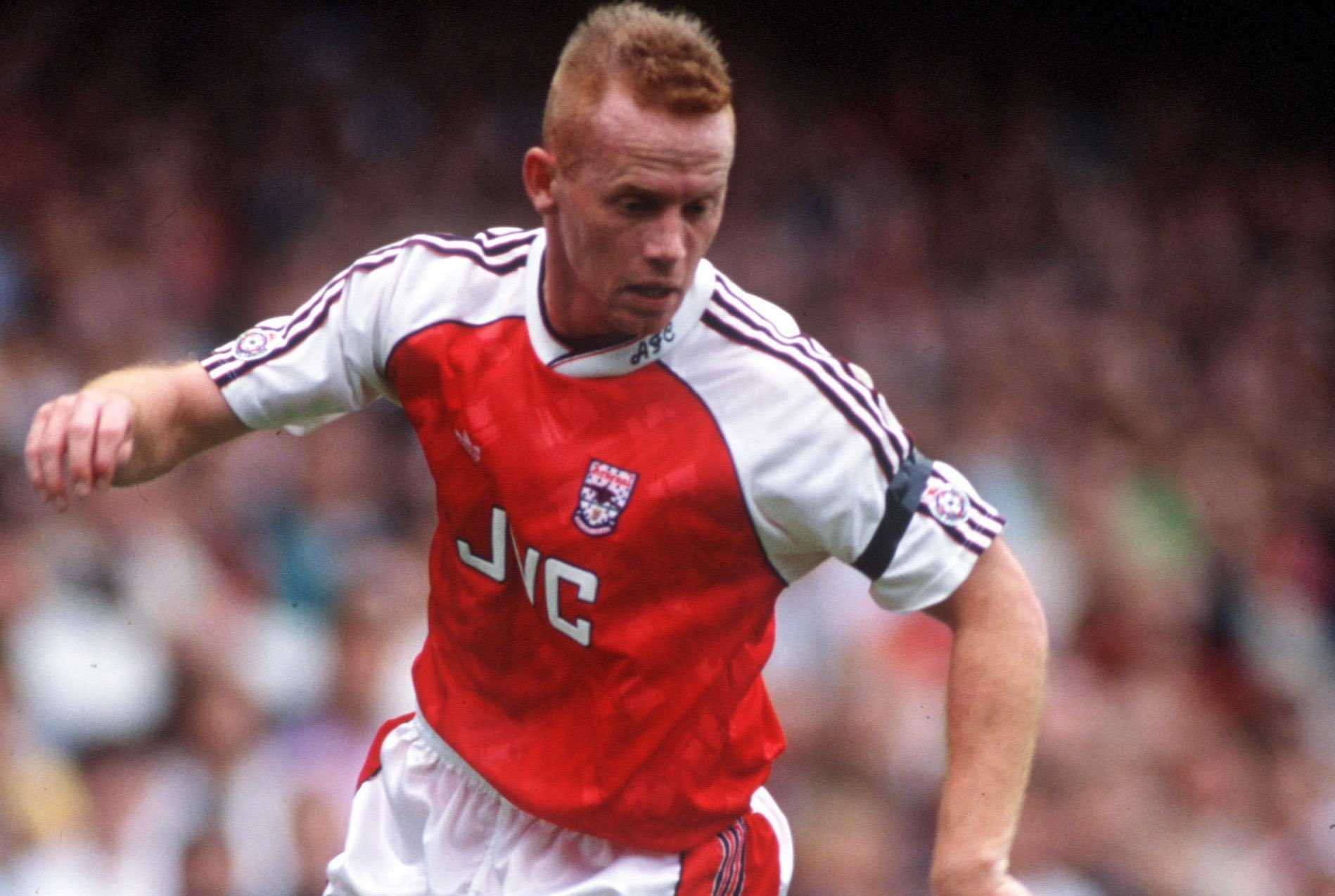        Happy Birthday to former Gunner, Perry Groves.  203 appearances  28 goals 2 league titles

Legend. 