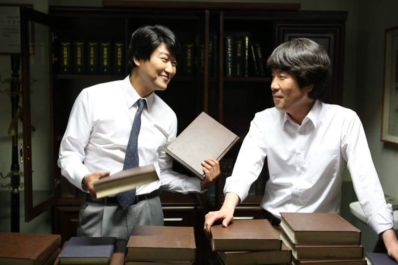 Filem The Attorney (변호인) adalah berdasarkan kisah Roh & Moon. Watak Roh (Song Woo-suk) dipegang oleh Song Kang-ho (Mr. Kim dalam filem Parasite) manakala watak Moon (Park Dong-ho) dipegang oleh Oh Dal-su.