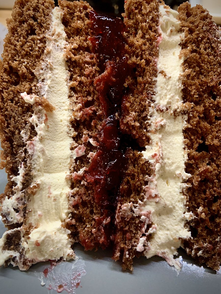 DoughAndBrew's tweet photo. We’re looking at some additions to next weeks menu...our beef burgers - ¼lb beef burger, fries, some salad options &amp; something sweet...a strawberry &amp; cream vanilla sponge, a Black Forest Gateaux &amp; Lemon drizzle cake
All of this would be in addition to a bigger selection of pizzas https://t.co/zT3PcCKpHx