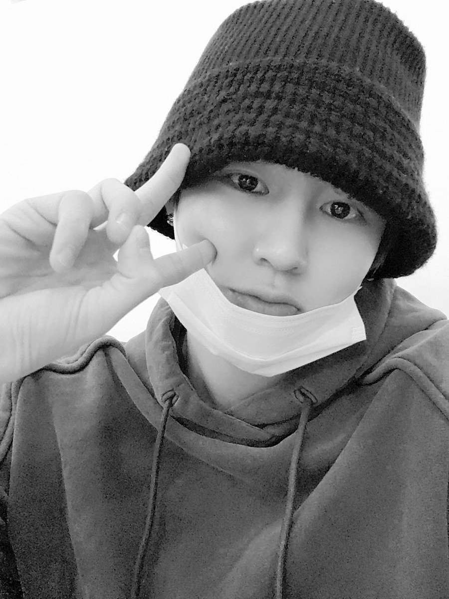 하성운 tweet media