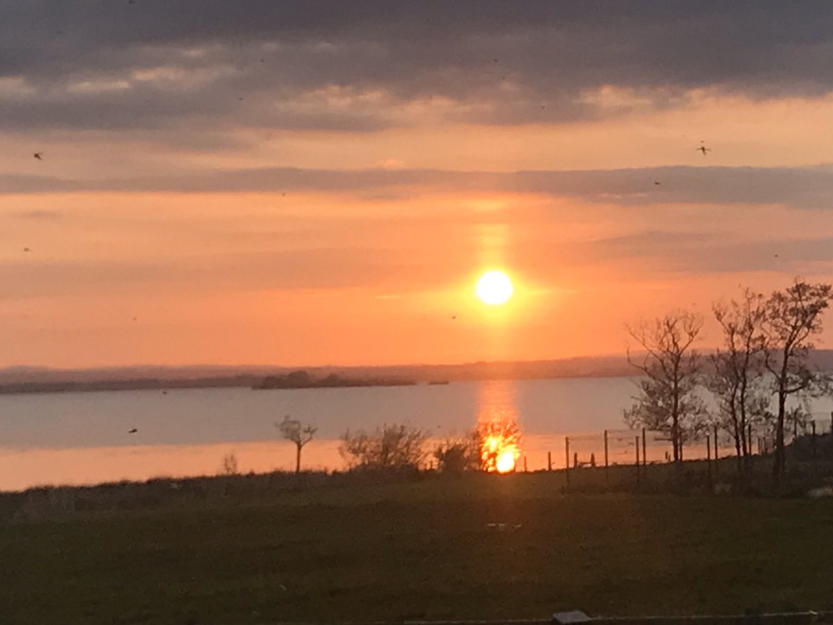 GivanJudith's tweet image. Stunning sunset on Sat 18th April 2020, Overlooking Lough Neagh, Derrycrow, Lurgan. Beautiful! #sunset #cross