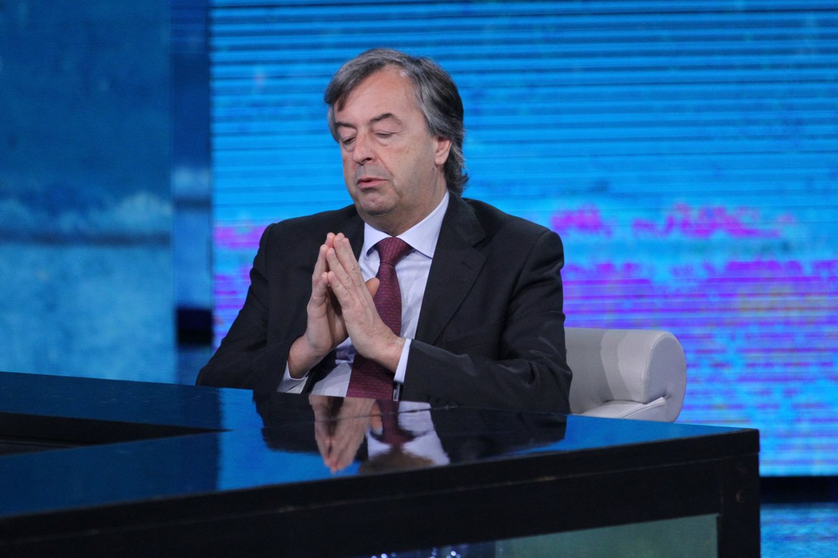 Adnkronos's tweet photo. #Burioni a #Rotondi: "Se #Tarro è virologo da Nobel, io sono Miss Italia" https://t.co/HSMdhvSC8z https://t.co/twwRktPGn8