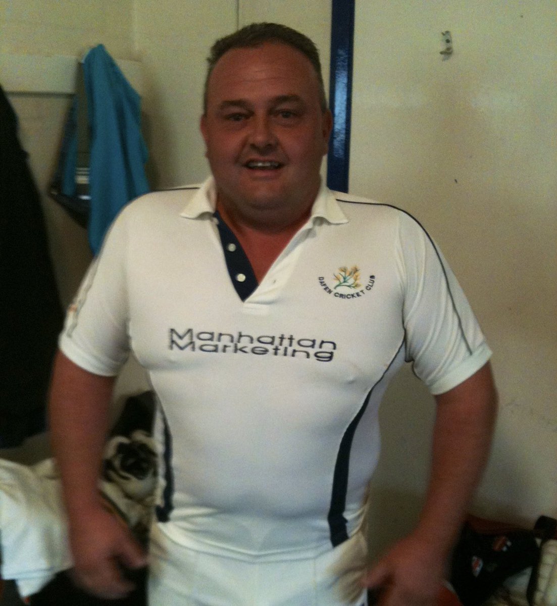 TankTopperMan's tweet photo. @WaynePows I’d give anything to swap shirts with you again right now.🥺 #socialdistancing @DafenWelfareCC https://t.co/AaITomJrMi