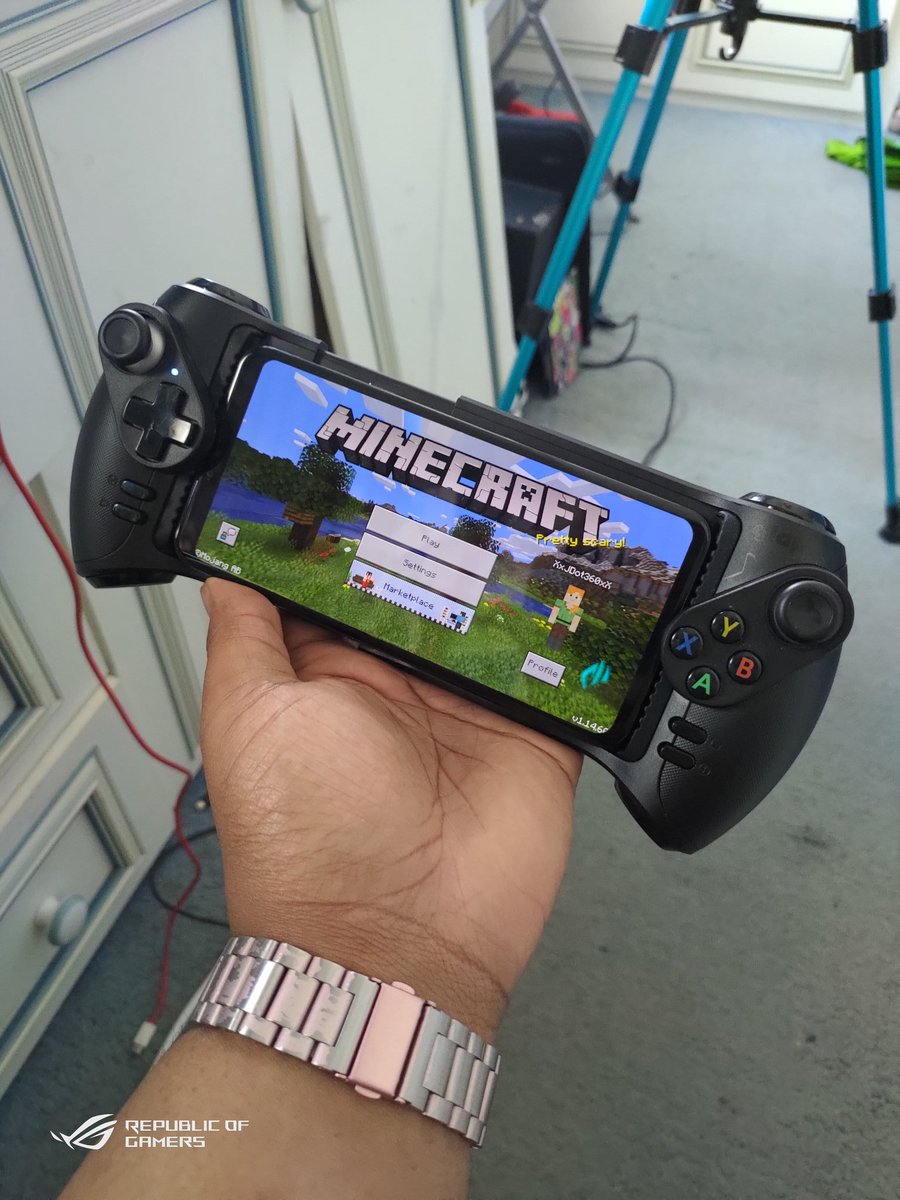 TechJamo's tweet photo. Yooo @ASUS_ROGUK this #Android10 update making MY #glapplay #Androidcontroller lag HARD. Wassup?! https://t.co/xBux7fmoMZ