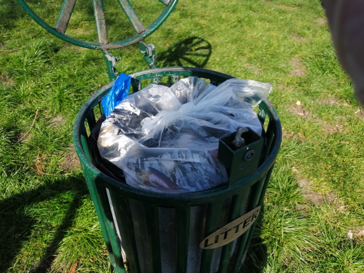 Royal_Greenwich's tweet image. When you go out, please take your litter home, including dog waste bags. Our staff numbers are down and so we're not able to collect rubbish in the way we previously were able to. Please help us avoid situations like these👇☹️