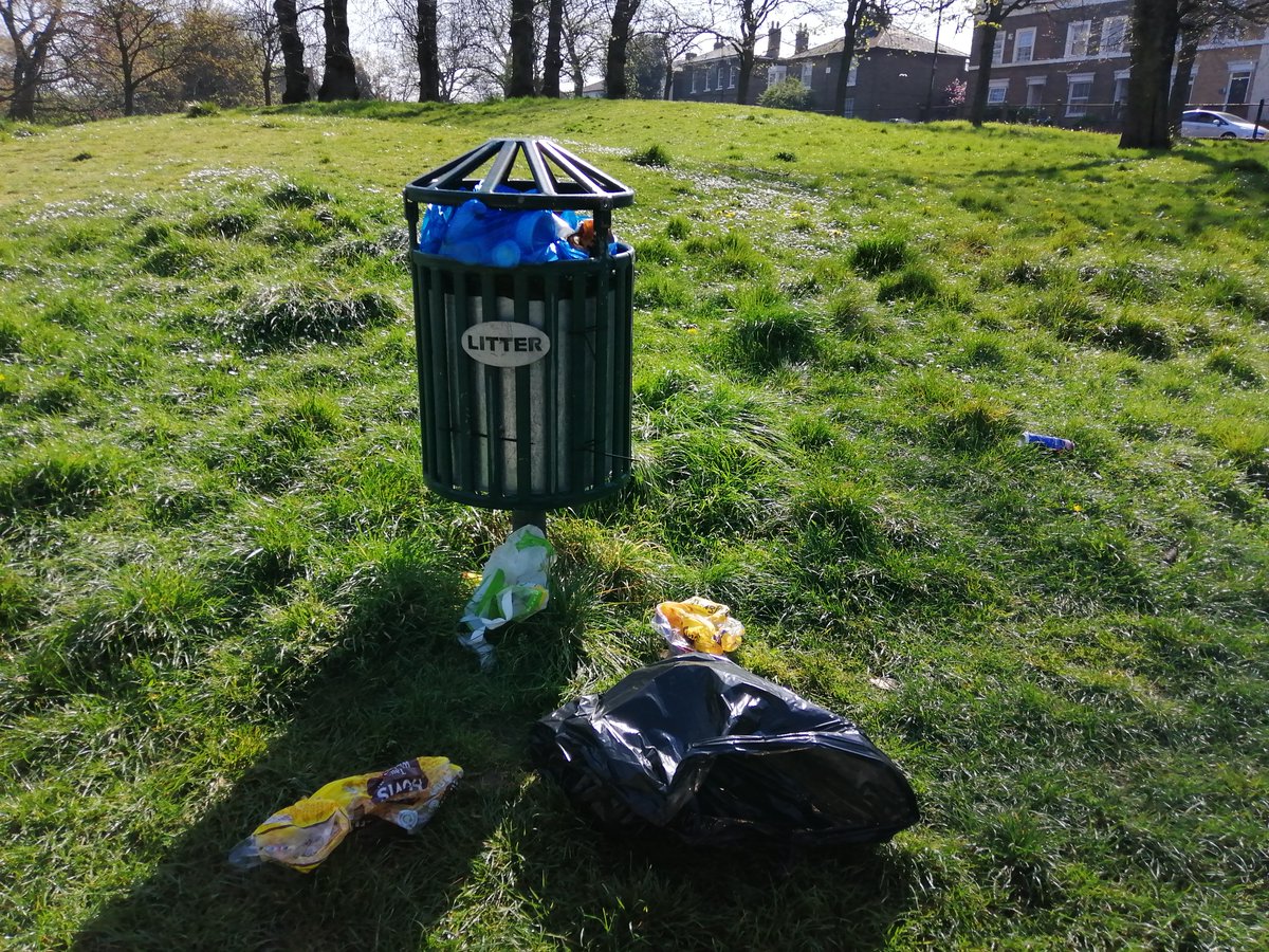 Royal_Greenwich's tweet image. When you go out, please take your litter home, including dog waste bags. Our staff numbers are down and so we're not able to collect rubbish in the way we previously were able to. Please help us avoid situations like these👇☹️