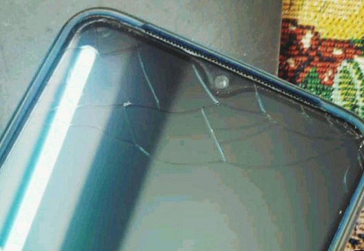 rashikakhande10's tweet image. Got my first One Plus 7 phone five months back. It just had a normal fall that to for the very first time and  how badly the screen broke! Didn't expect such cheap quality plus no warranty #ShameOnYou #banOnePlus @OnePlus_IN @PeteLau
Now I am helpless because of COVID-19 lockdown