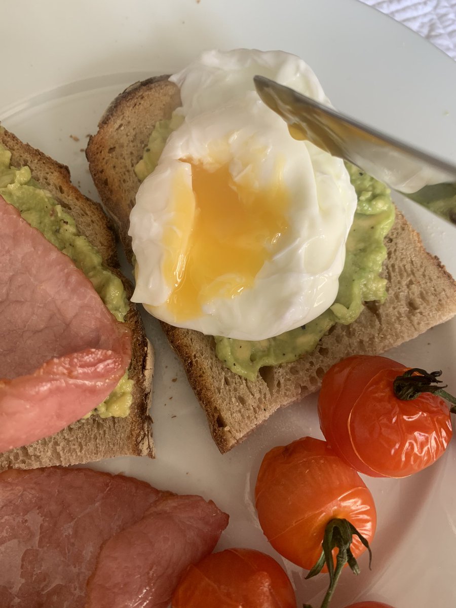 cwatt91's tweet photo. Burford Browns bought from @waitrose on Friday, but what has happened to the quality of your eggs this week @ClarenceCourt ? Tasted as plain as they look... https://t.co/mMXqC2Y4ry
