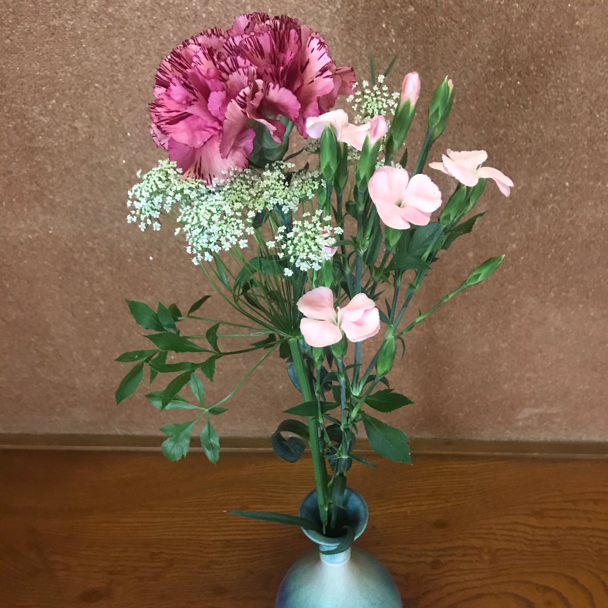 scrapper's tweet image. #TLを花で一杯にしよう
床の間に飾る花を買ってきました。