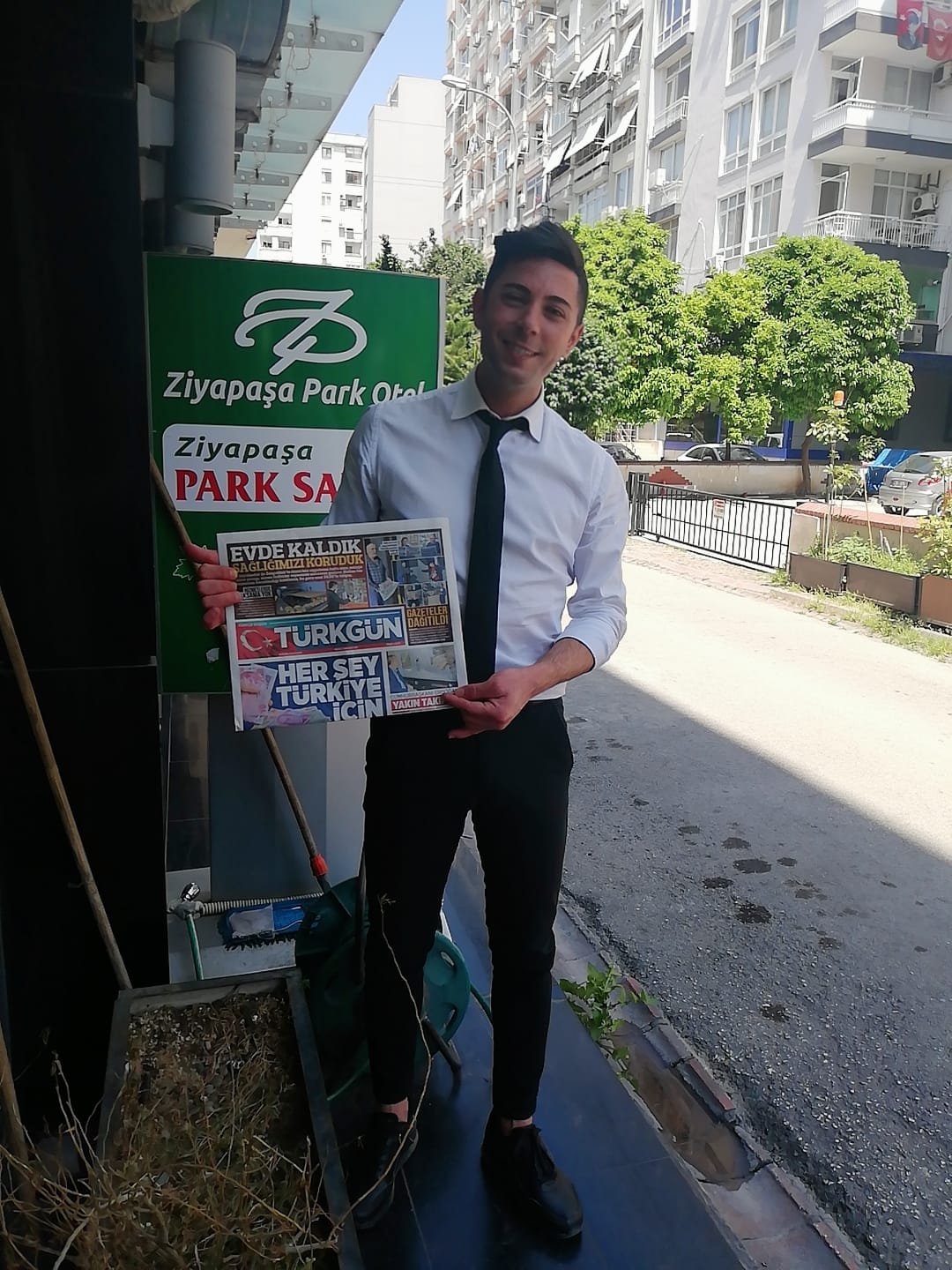 ibrahim ispaha on twitter ziyapasa park otel calisanlari diyor ki pazar gunu demek keyifle turkgun gazetesi okumak bu arada gazetemizin otele her gun aldiran ve kampanyamiza destek veren gorunmez kahramanimiz ziyapasa park