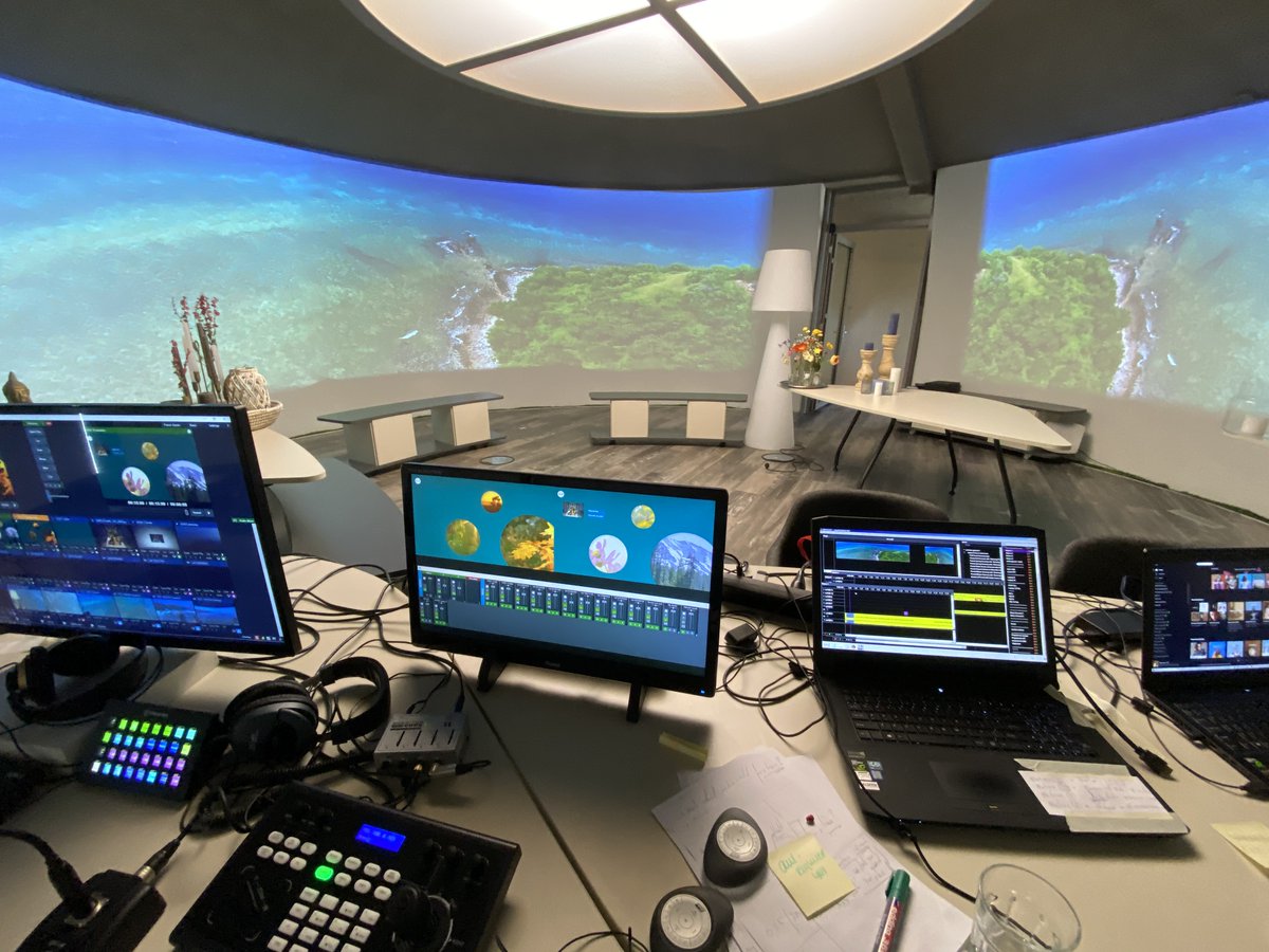 Dit gaat veel verder dan een standaard stream en volledig op afstand de regie verzorgd #uitvaart #uitvaartverzorging #topinitiatief  Live inspreken en er wordt een bijzondere beleving toegevoegd, prachtig gedaan!