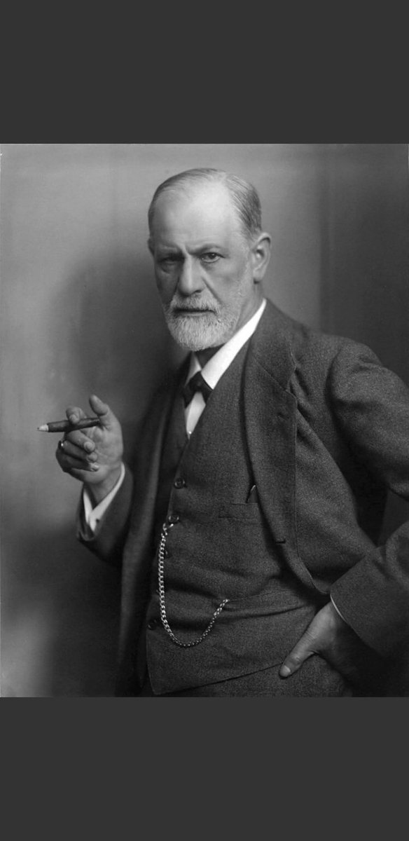 Düşünebilen herkesin insan olması,insan olan herkesin düşünebildiği manasına gelmiyor.  Ne yazık  ki. #Freud