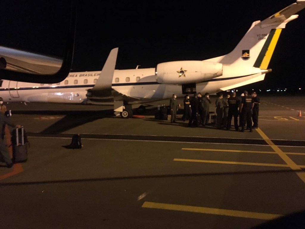 AllexandreMZ's tweet photo. #Moçambique decidiu expulsar administrativamente o traficante #Fuminho, por imigração ilegal, tendo extraditado para o #Brasil na madrugada de hoje numa operação secreta. Também está interdito de entrar no território nacional por um período nao inferior a 10 anos. https://t.co/ZrQT5kNuya