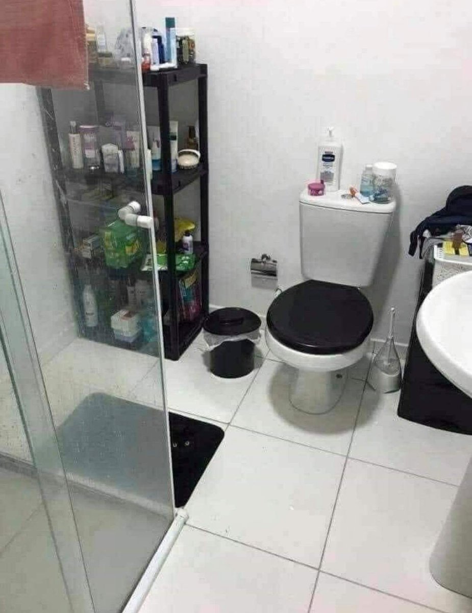 Justdar3's tweet photo. There is a cat in this bathroom. RT once you find him and don’t give it away. Took me a few minutes 🐱 https://t.co/2ELGZquaF5
