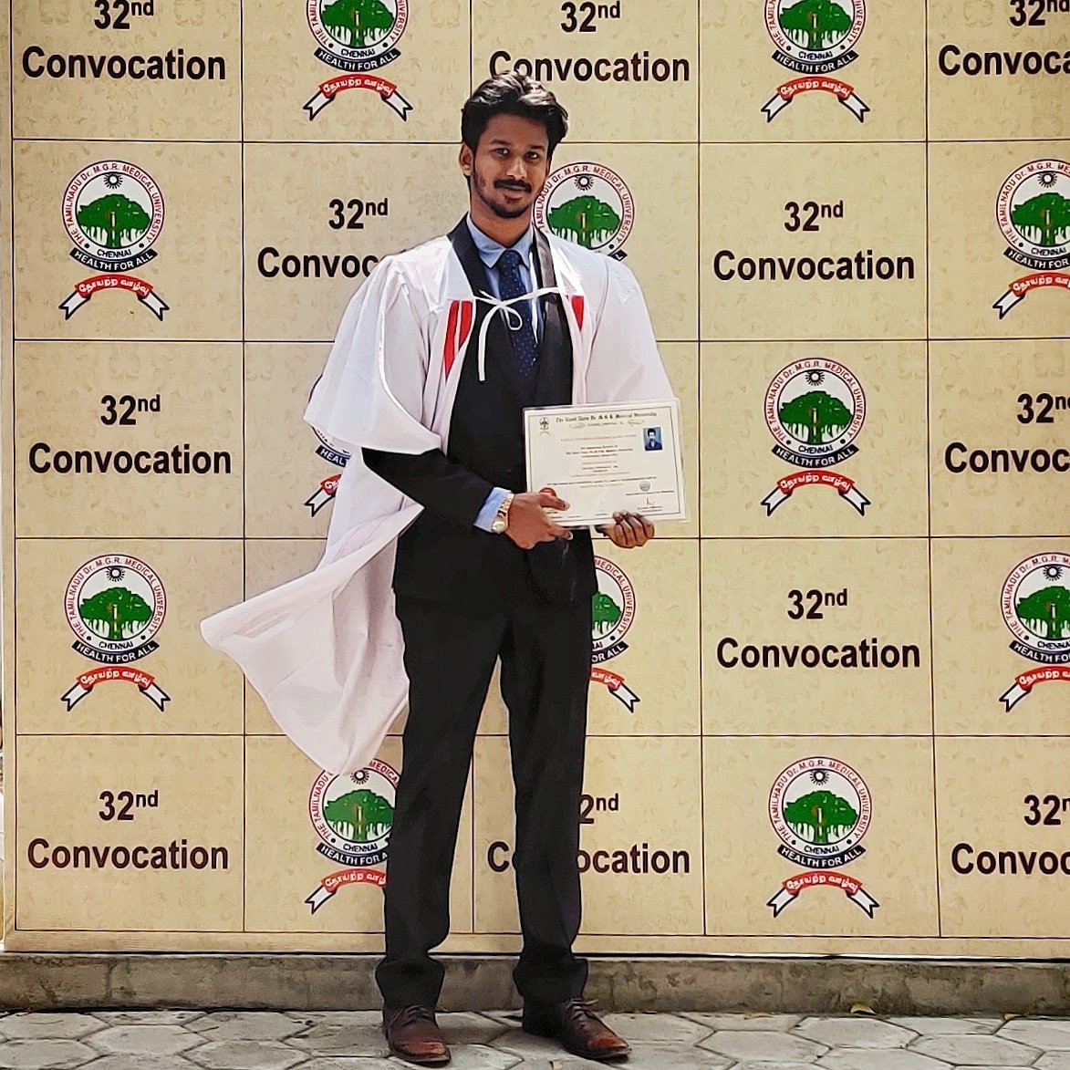 drmkd7's tweet photo. Throw back times ! #TBT #convocationday🎓 #doctordiaries💉💊 #surgeonlife
Reminiscing all the toil that led all the way here.
All that for this.
#docdays #ChennaiDiaries
Listen to the world but don't let em take over you thoughts.
#Chennai😎 #mykindaday https://t.co/BSmfDnPawN