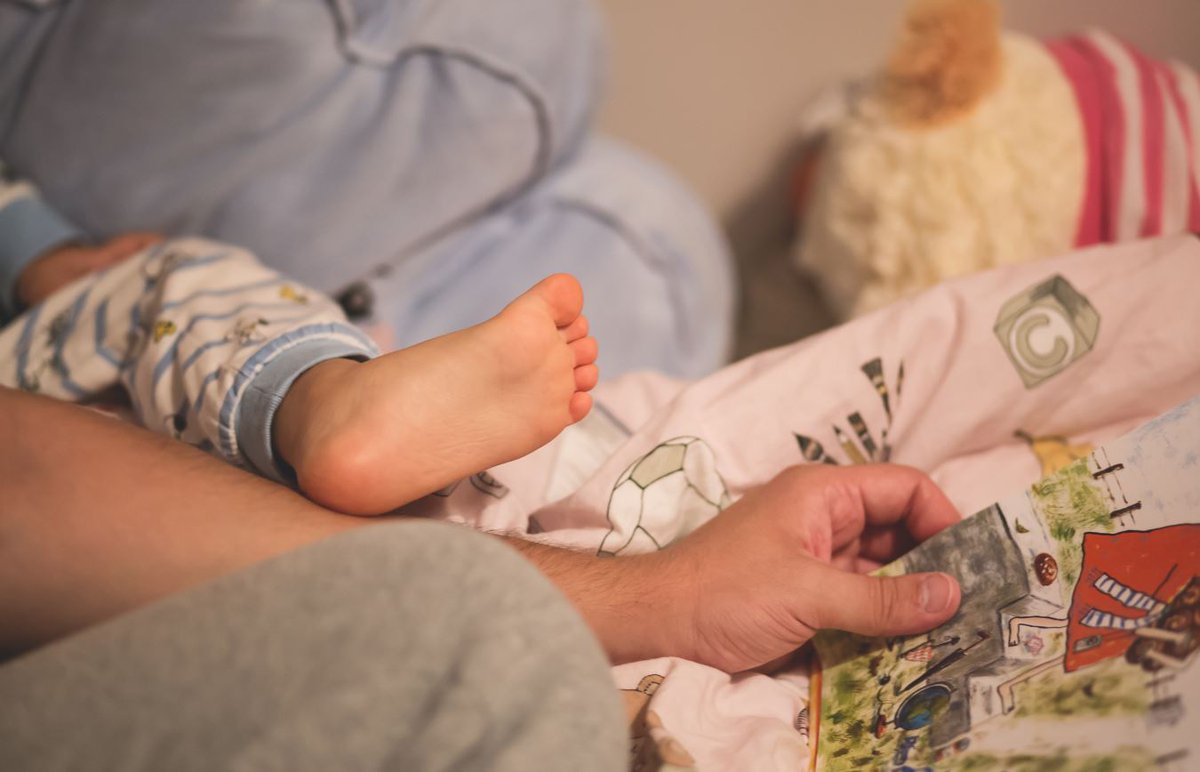 Literacy_Trust's tweet photo. Over 100 songs and nursery rhymes for your baby and toddler are available on our Words for Life library. Keep your child entertained with this and many other ideas on Family Zone! https://t.co/7uY3BmoM5G https://t.co/1lFHHIzBAN