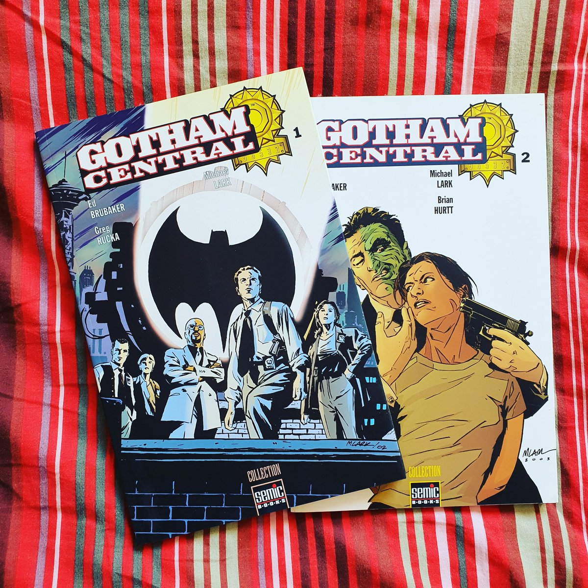 #relire  #desclassiques #comics #mabibliothequeestriche #confinement #jour30 #weekendcomics #gothamcentral #brubaker #rucka #lark #semic