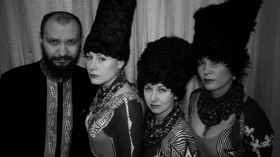 DianeGilod's tweet photo. Carrefour des genres du folk d'Ukraine aux sarabandes énergiques @DakhaBrakha une musique hors du temps qu'on ne peut classer ni manquer 💎
https://t.co/mTs3WYY3qg https://t.co/KYKb6IglRc
