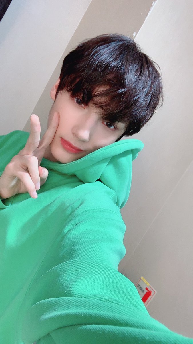 TXT_members tweet picture